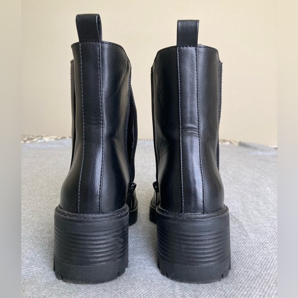 Pierre Dumas Side Stretch Chelsea Boots - Picture 5 of 5